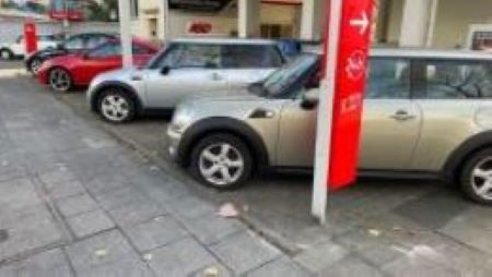 Automobile Braun