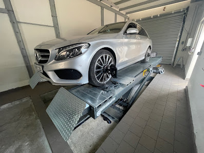 KFZ-Reifenpartner Basholli Techniker Fachbetrieb