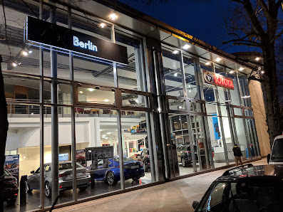 M.C.F. Motor Company Fahrzeugvertriebsgesellschaft mbH - Toyota Vertragshändler