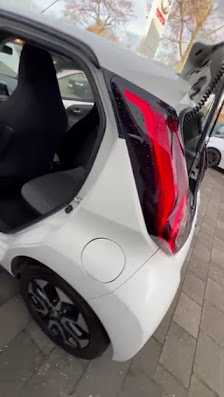 Autohaus in Krefeld Gerding GmbH - Toyota Niederrhein - Toyota Händler