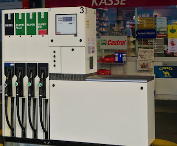 Auto - Service - Bund - freie Tankstelle mit Service - Waschstraße