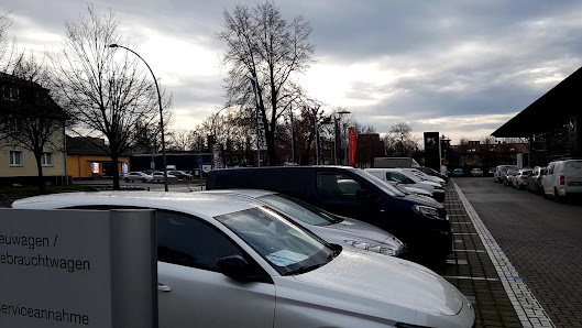 PEUGEOT STELLANTIS &YOU BERLIN WEISSENSEE