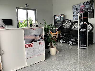 T & T Automobile