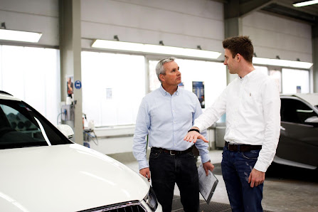 Auer Lackier- & Karosseriezentrum - TESLA Approved Bodyshop