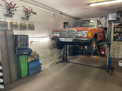 Fred's Garage
