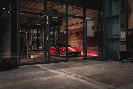 Autohaus Blöchl GmbH - Showroom Motorworld München