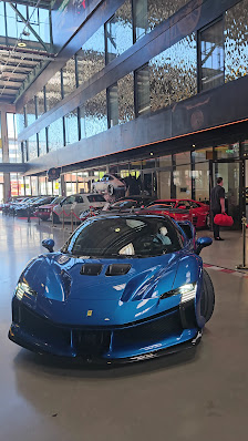 Autohaus Blöchl GmbH - Showroom Motorworld München