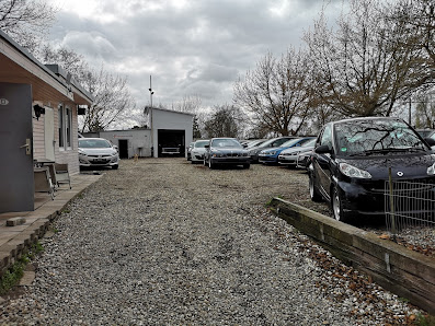 der kleine autoplatz