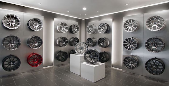 Zerkratzte Felge Bordsteinschäden Reparieren München Audi RS4 RS6 BMW M4 M5 M8 VW R Line