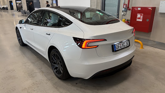 Tesla Delivery & Used Car Center Hanau Holzpark