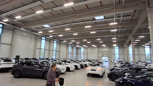 Tesla Delivery & Used Car Center Hanau Holzpark
