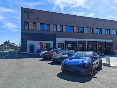 Tesla Delivery & Used Car Center Hanau Holzpark