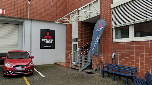 Mitsubishi Akademie