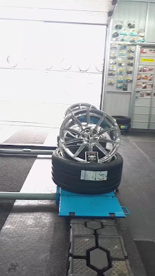 HighTech TOMEK "Die Rund Um Reifenwerkstatt"