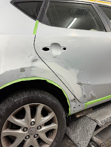 Auto-Color Fahrzeuglackierung & Unfallreparatur | Meisterbetrieb