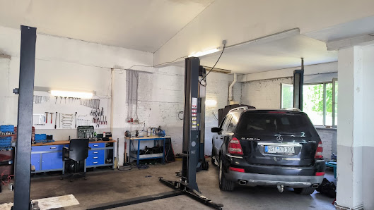 Auto Rajan Selbsthilfe Werkstatt
