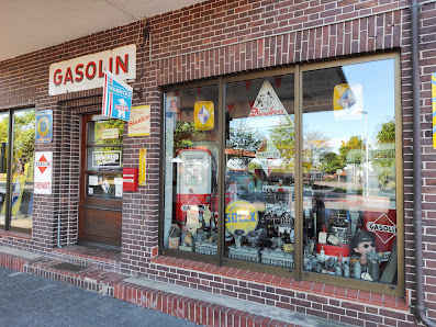 Borgward, Gasolin Tankstelle