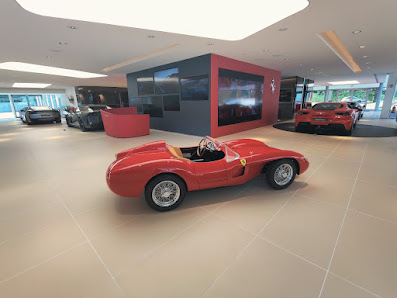 Official Ferrari Dealer - Penske Sportwagen Hamburg GmbH