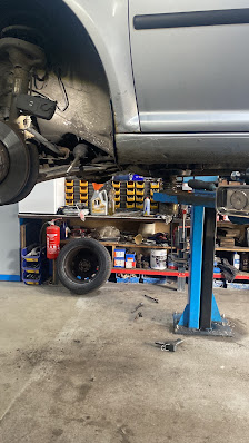 Autoservice + Reifendienst Uyar